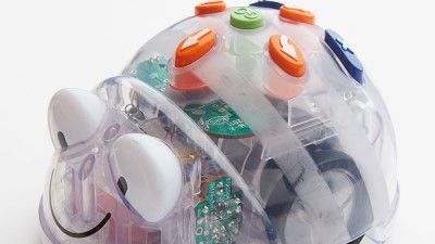 image d'un petit robot en forme d'escargot qui sourit